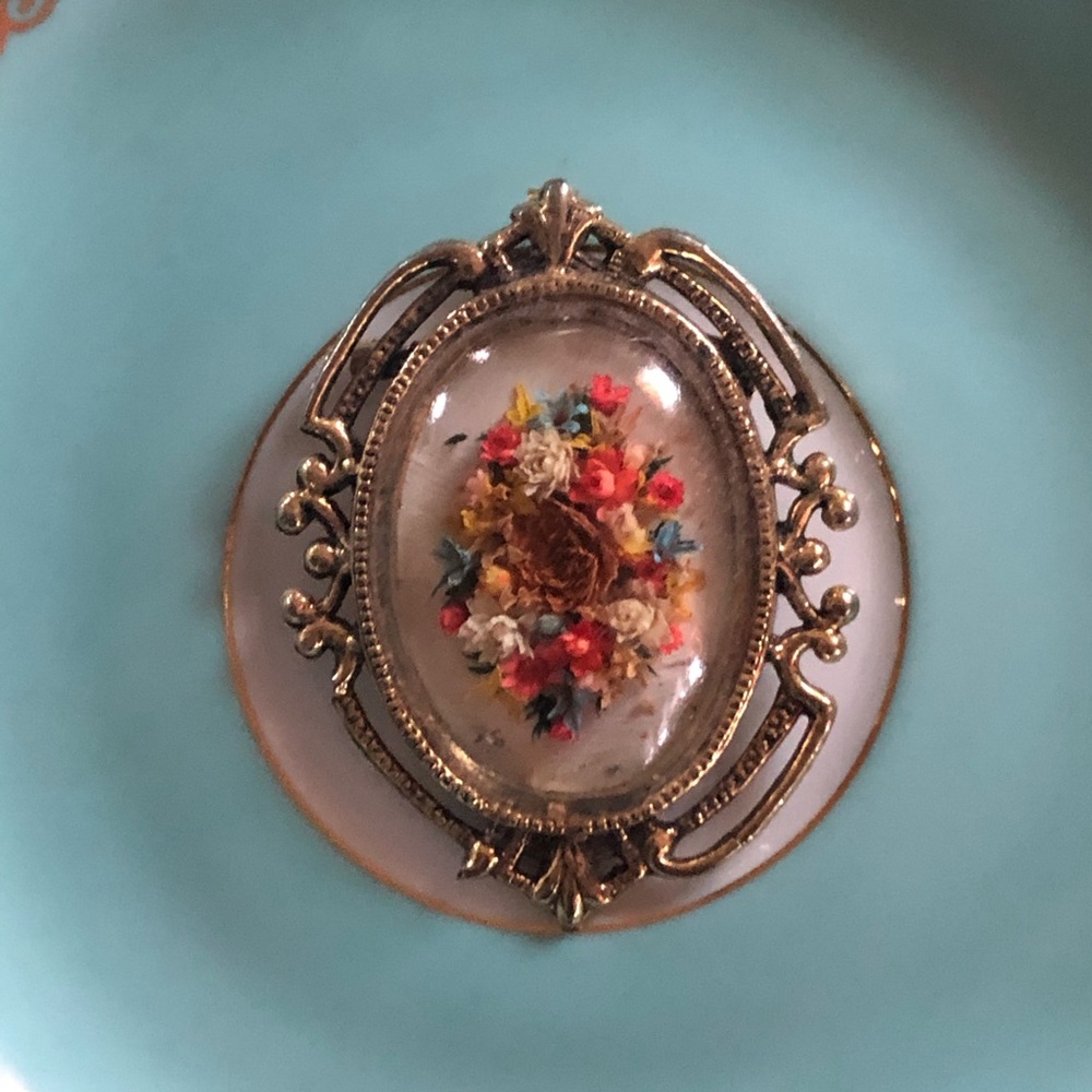 Vintage Dried Flowers Under Dome Bubble Brooch Pendant - Picture 3 of 9